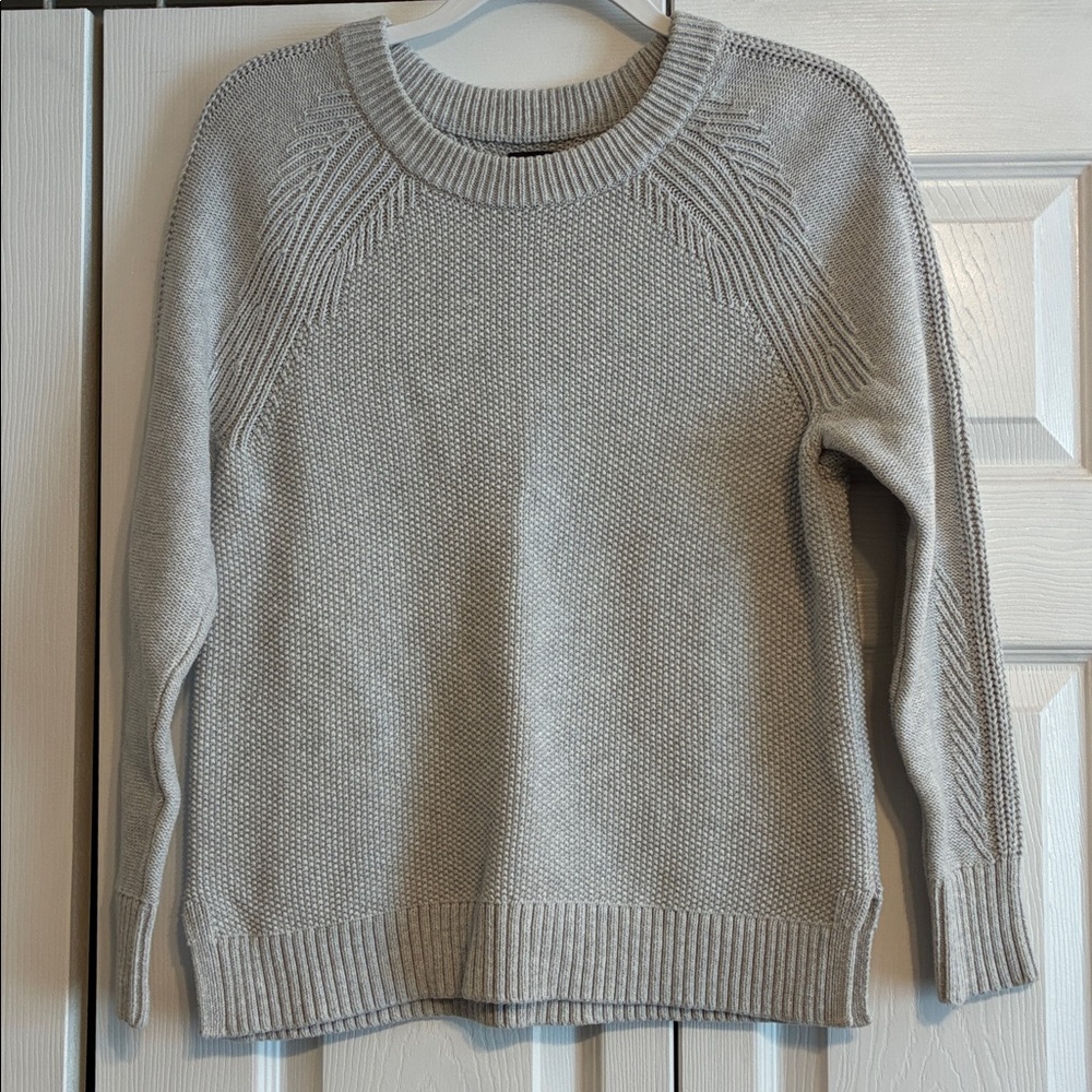 GAP Women's Light Gray Crew Neck Sweater